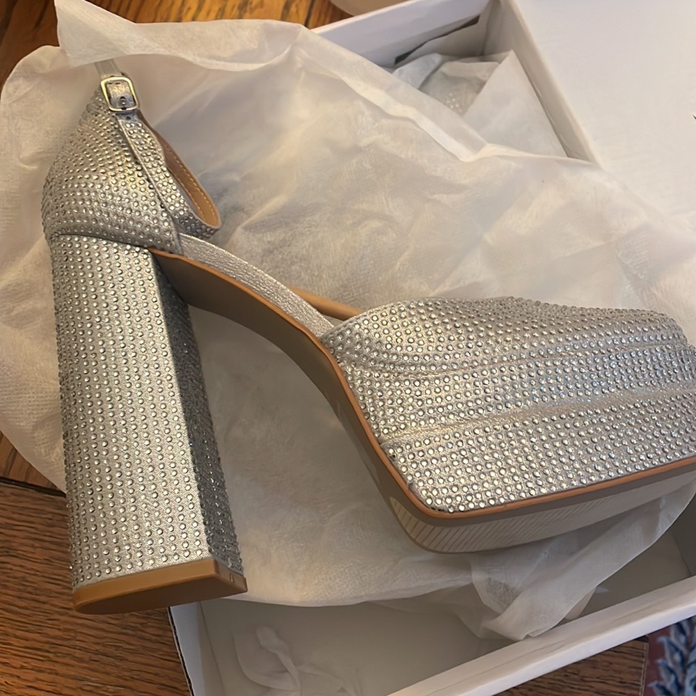 Holiday Party Perfect New In Box Silver- Rhinestone Heels 10 - Picture 5 of 10